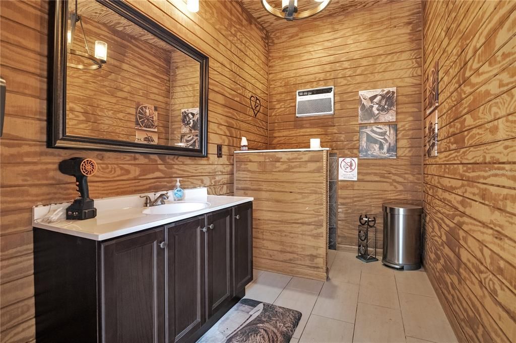 待售: $999,000 (4 贝兹, 4 浴室, 1724 平方英尺)