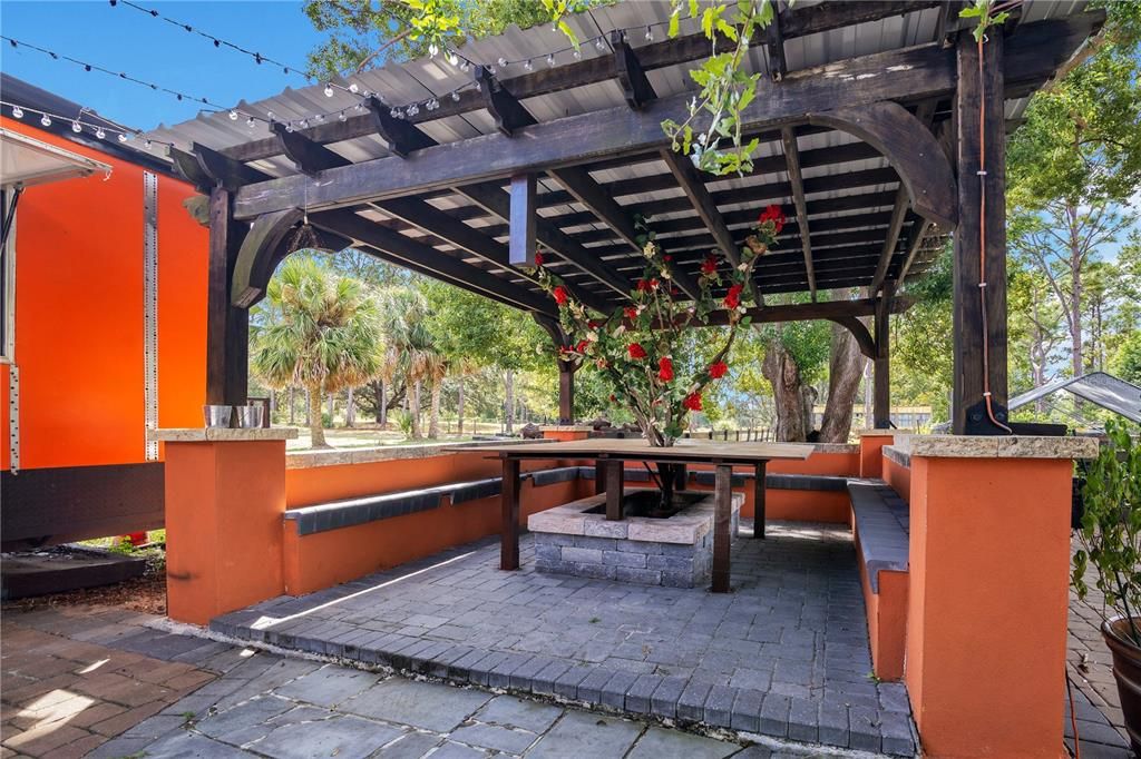 待售: $999,000 (4 贝兹, 4 浴室, 1724 平方英尺)