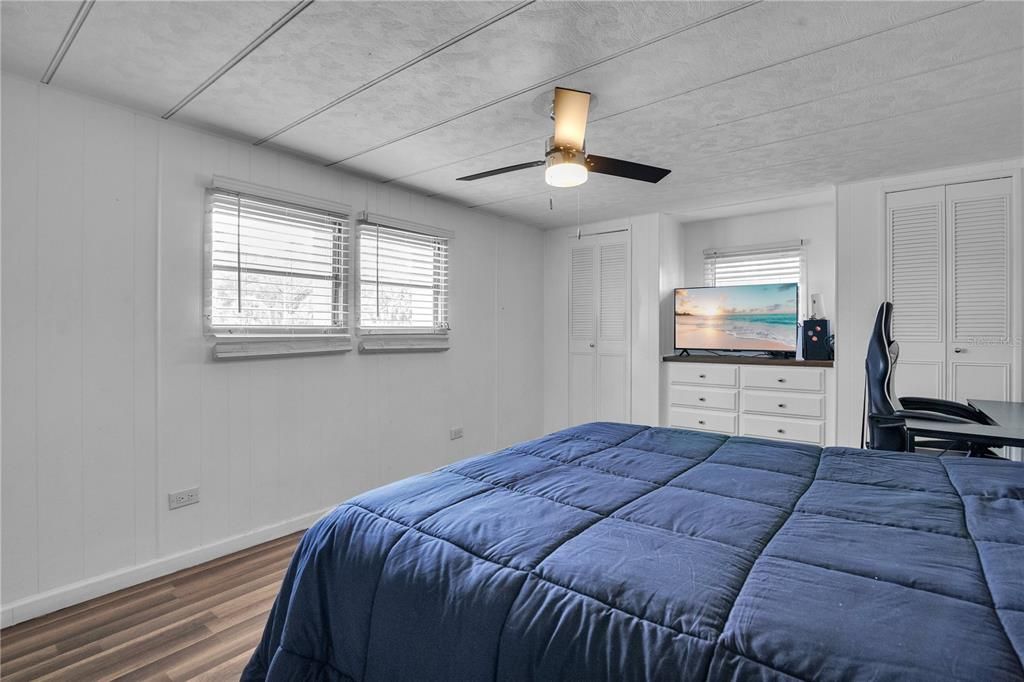 待售: $999,000 (4 贝兹, 4 浴室, 1724 平方英尺)