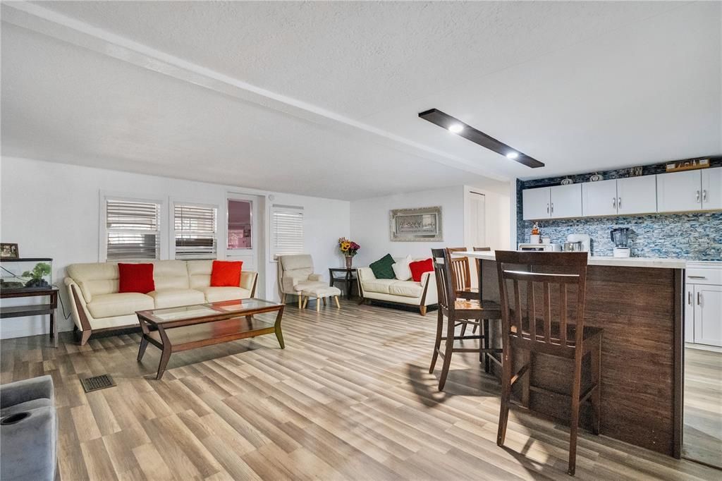 待售: $999,000 (4 贝兹, 4 浴室, 1724 平方英尺)