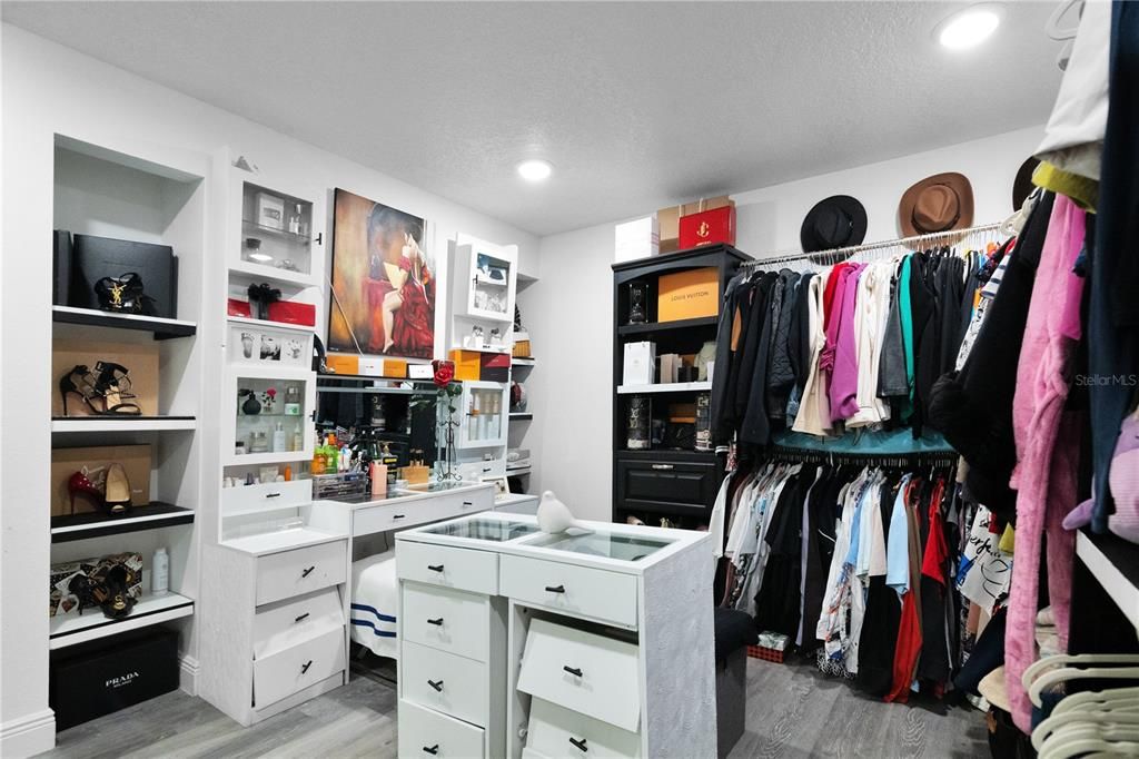 待售: $999,000 (4 贝兹, 4 浴室, 1724 平方英尺)