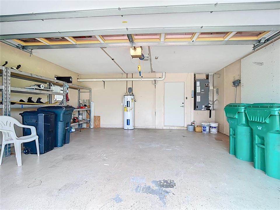 Под контрактом: $314,900 (3 спален, 2 ванн, 1588 Квадратных фут)