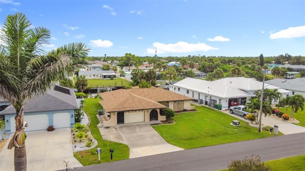 Под контрактом: $314,900 (3 спален, 2 ванн, 1588 Квадратных фут)