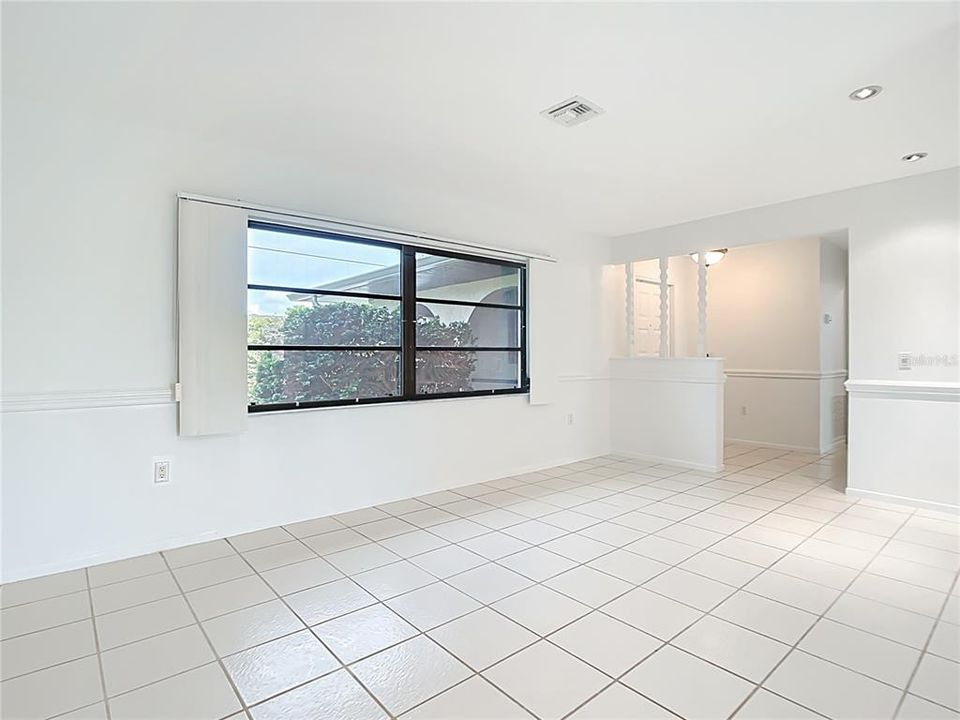 Под контрактом: $314,900 (3 спален, 2 ванн, 1588 Квадратных фут)