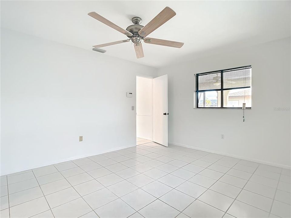 Под контрактом: $314,900 (3 спален, 2 ванн, 1588 Квадратных фут)