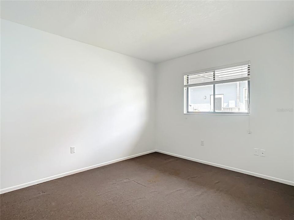 Под контрактом: $314,900 (3 спален, 2 ванн, 1588 Квадратных фут)