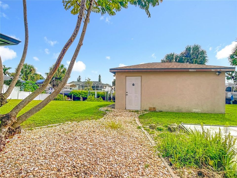 Под контрактом: $314,900 (3 спален, 2 ванн, 1588 Квадратных фут)