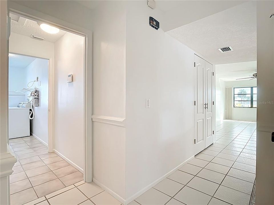 Под контрактом: $314,900 (3 спален, 2 ванн, 1588 Квадратных фут)