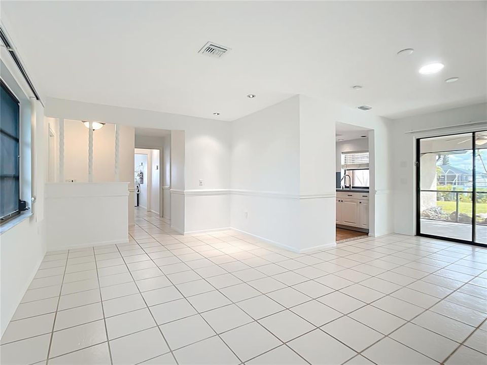 Под контрактом: $314,900 (3 спален, 2 ванн, 1588 Квадратных фут)