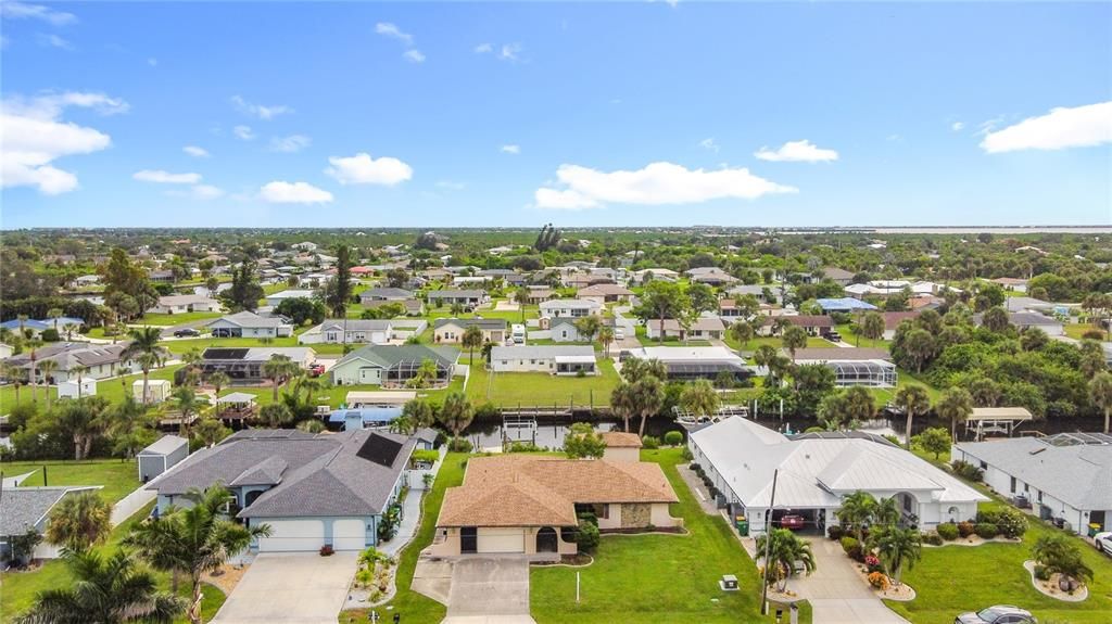 Под контрактом: $314,900 (3 спален, 2 ванн, 1588 Квадратных фут)