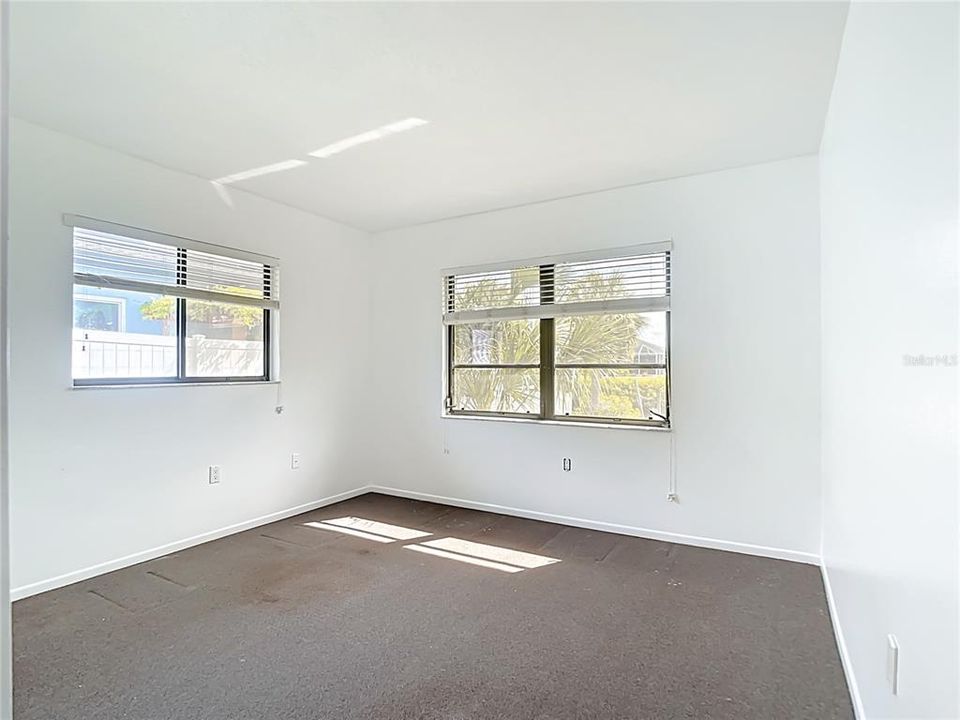 Под контрактом: $314,900 (3 спален, 2 ванн, 1588 Квадратных фут)