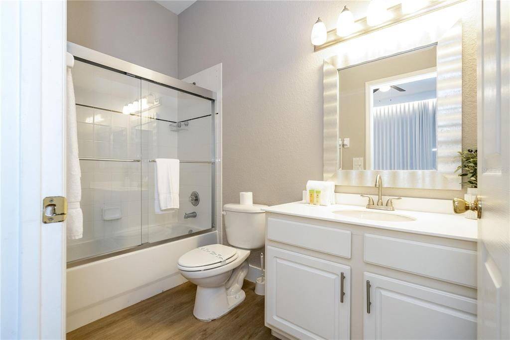 Под контрактом: $275,000 (3 спален, 2 ванн, 1227 Квадратных фут)