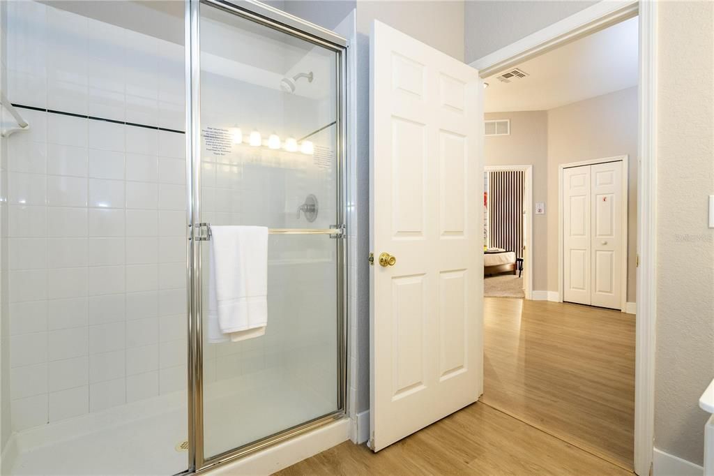 Под контрактом: $275,000 (3 спален, 2 ванн, 1227 Квадратных фут)