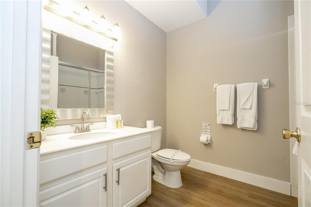 Под контрактом: $275,000 (3 спален, 2 ванн, 1227 Квадратных фут)