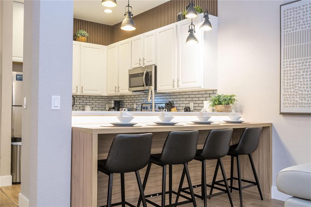 Под контрактом: $275,000 (3 спален, 2 ванн, 1227 Квадратных фут)