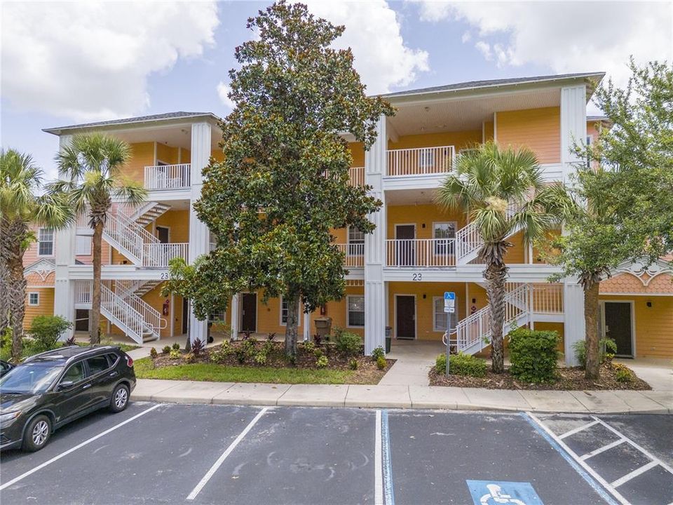 Под контрактом: $275,000 (3 спален, 2 ванн, 1227 Квадратных фут)