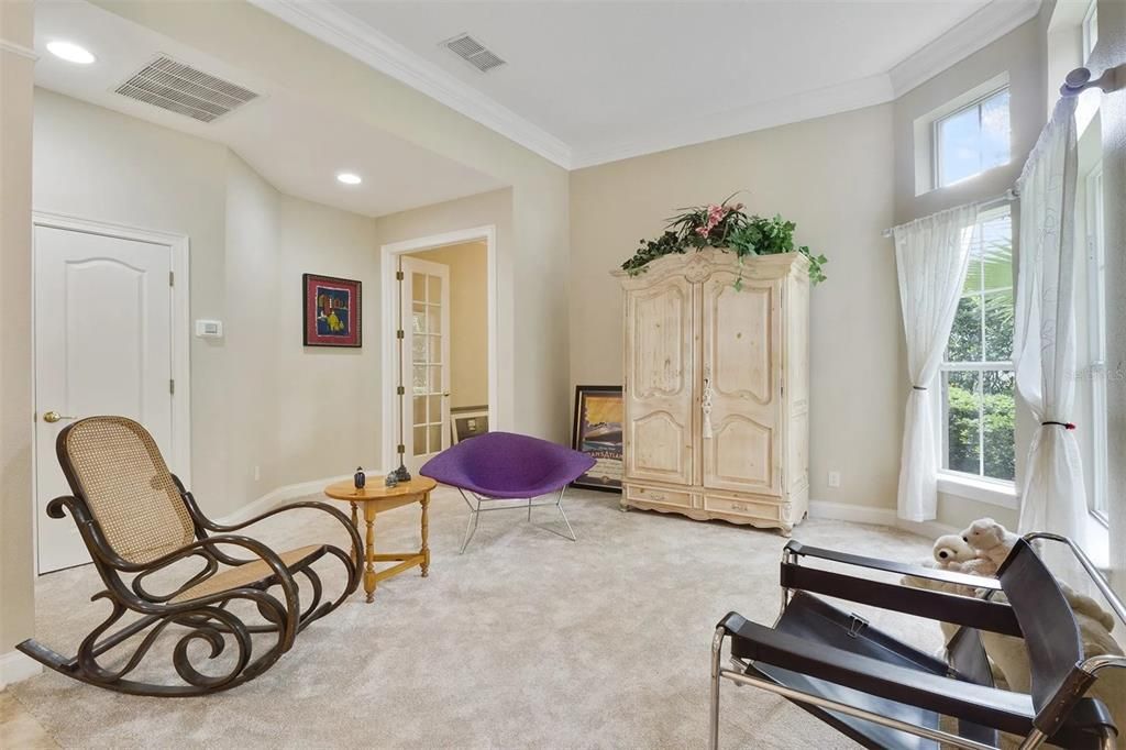 For Sale: $999,999 (5 beds, 4 baths, 4343 Square Feet)