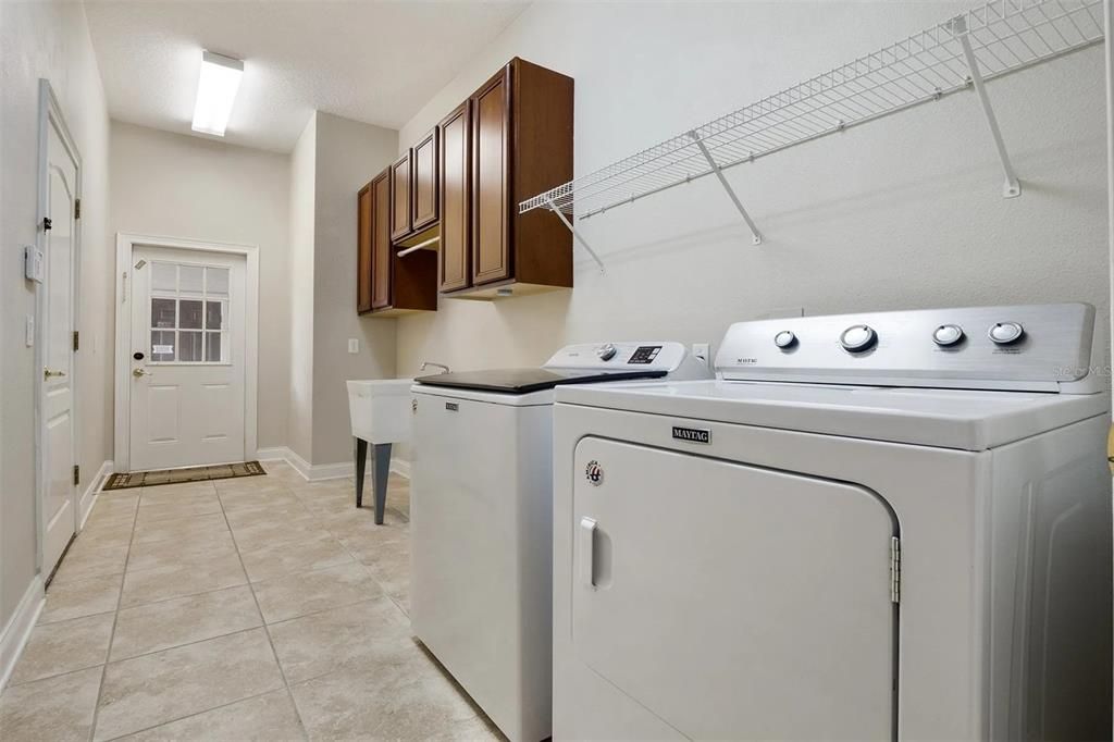 For Sale: $999,999 (5 beds, 4 baths, 4343 Square Feet)