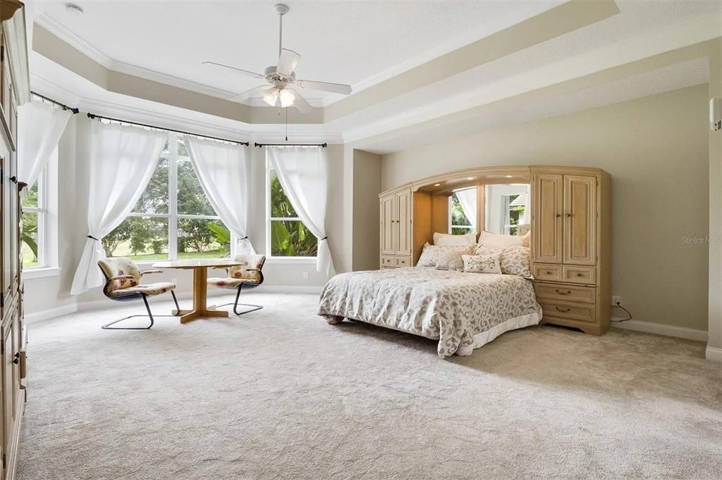 For Sale: $999,999 (5 beds, 4 baths, 4343 Square Feet)