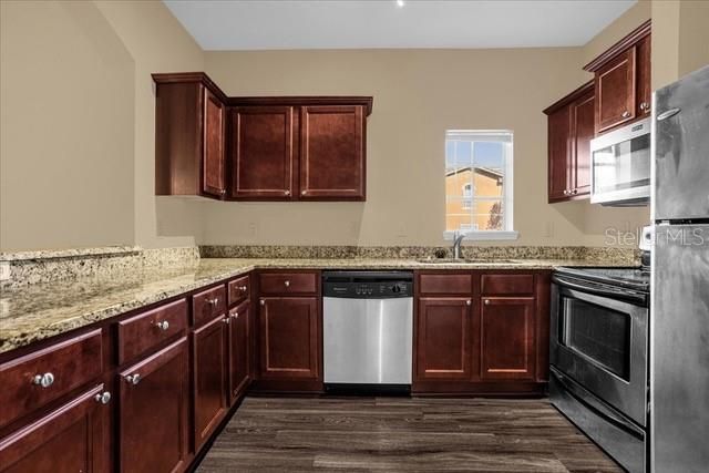 На продажу: $230,000 (2 спален, 2 ванн, 1182 Квадратных фут)