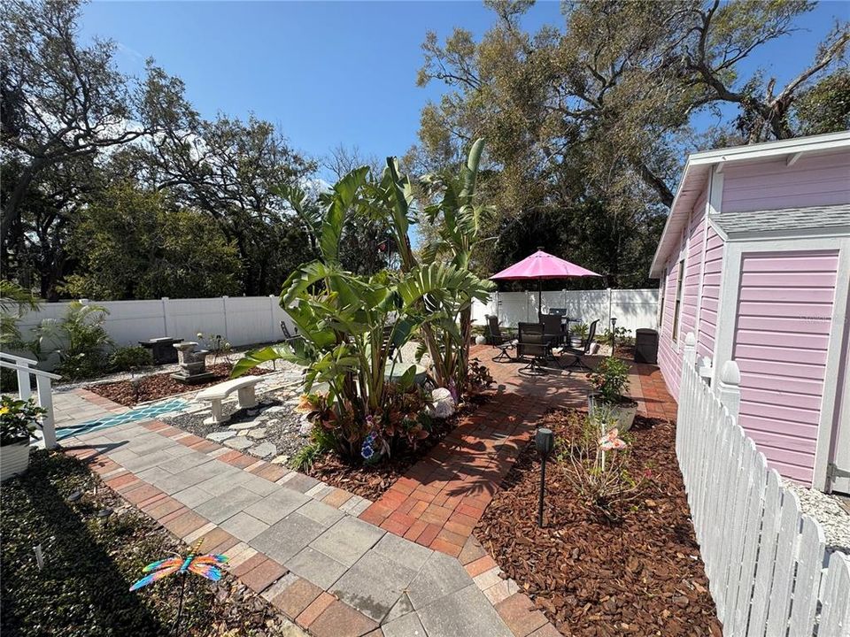 合同活跃: $425,000 (1 贝兹, 1 浴室, 1010 平方英尺)