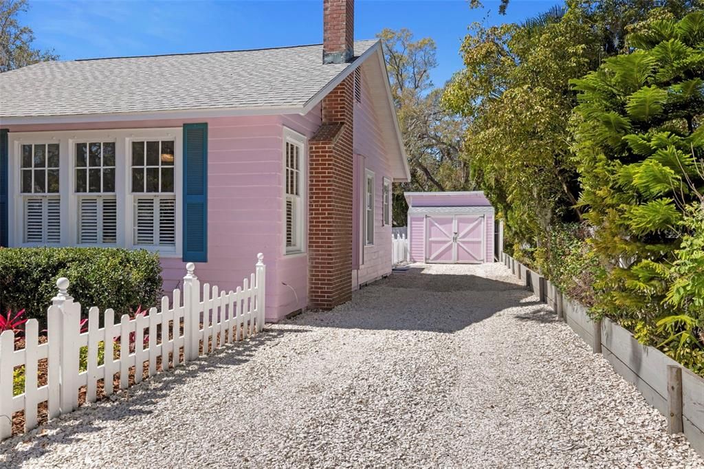 合同活跃: $425,000 (1 贝兹, 1 浴室, 1010 平方英尺)