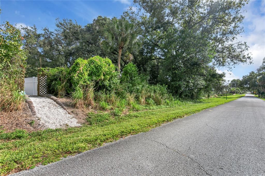 合同活跃: $425,000 (1 贝兹, 1 浴室, 1010 平方英尺)