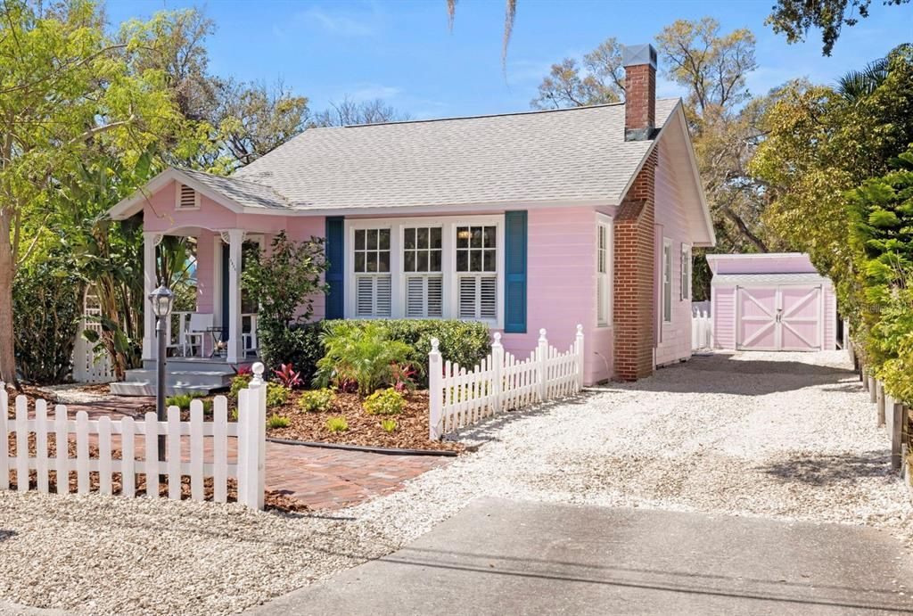 合同活跃: $425,000 (1 贝兹, 1 浴室, 1010 平方英尺)