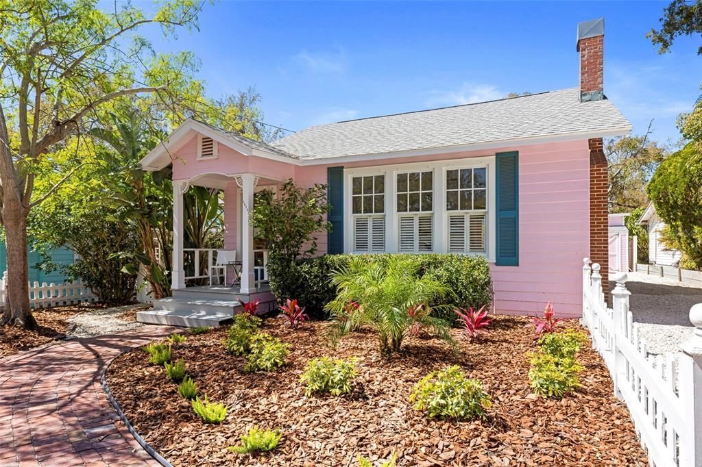 合同活跃: $425,000 (1 贝兹, 1 浴室, 1010 平方英尺)