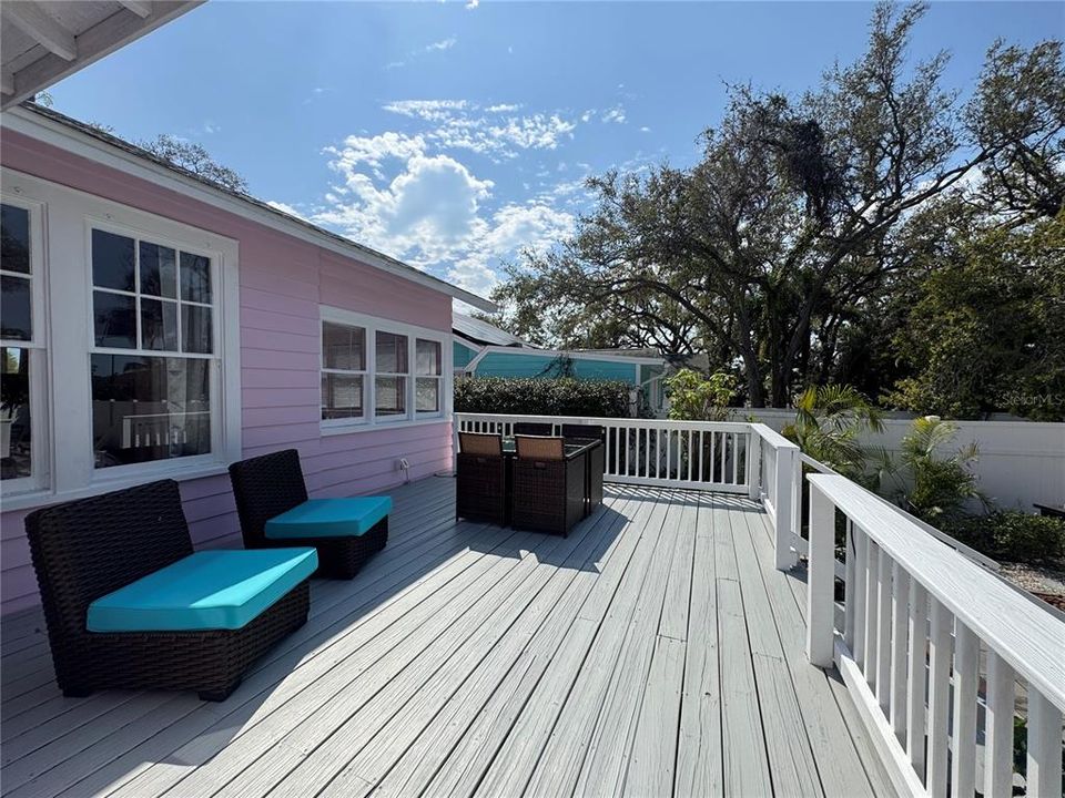 合同活跃: $425,000 (1 贝兹, 1 浴室, 1010 平方英尺)