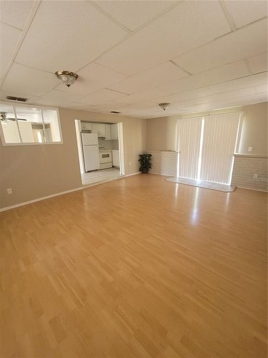 合同活跃: $1,398 (2 贝兹, 1 浴室, 1000 平方英尺)