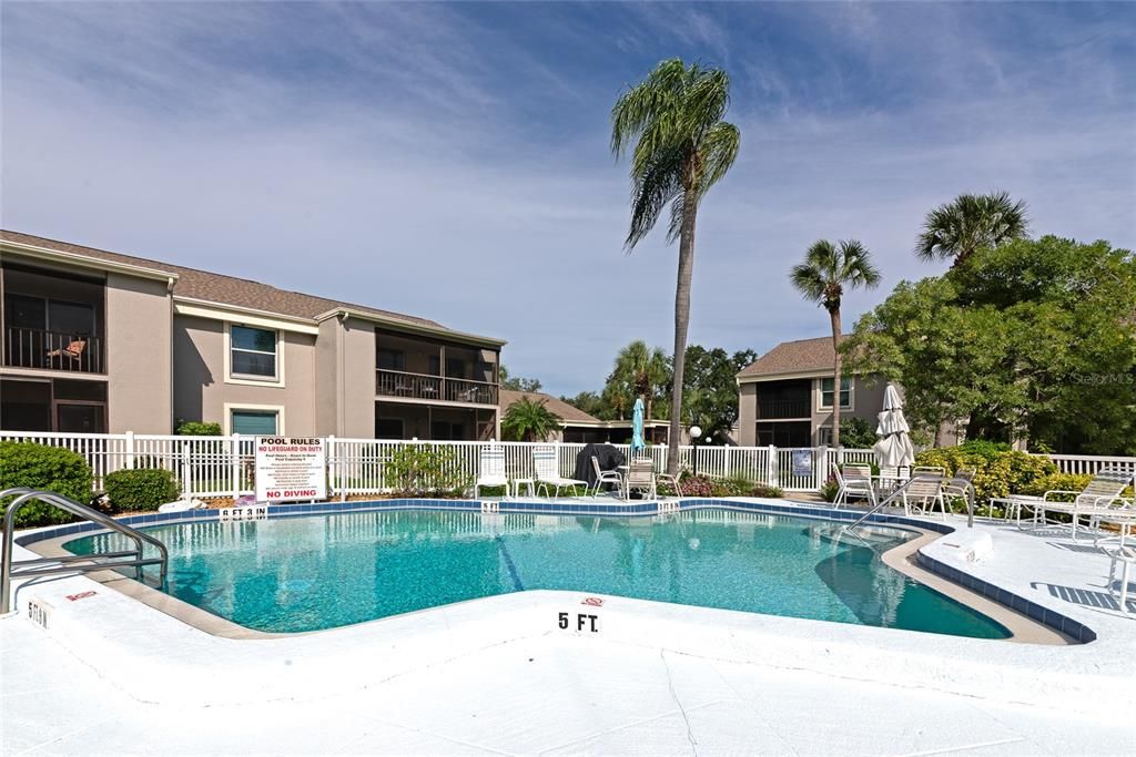 Active With Contract: $139,000 (2 beds, 2 baths, 947 Square Feet)