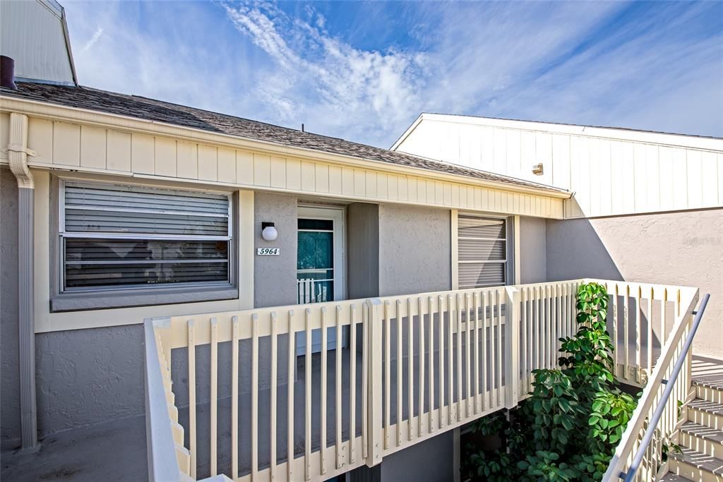 Active With Contract: $139,000 (2 beds, 2 baths, 947 Square Feet)