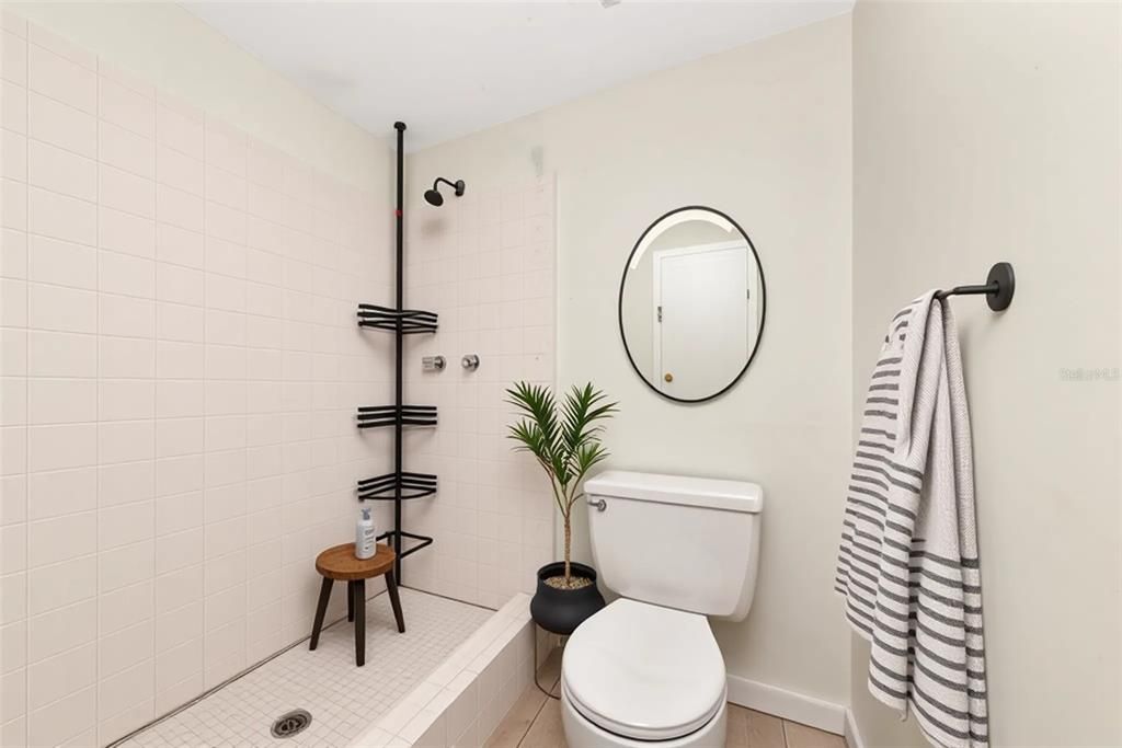 Active With Contract: $139,000 (2 beds, 2 baths, 947 Square Feet)