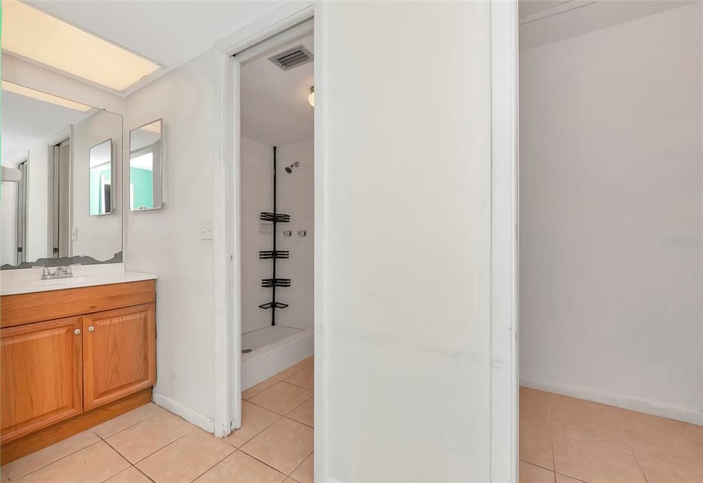 Active With Contract: $139,000 (2 beds, 2 baths, 947 Square Feet)