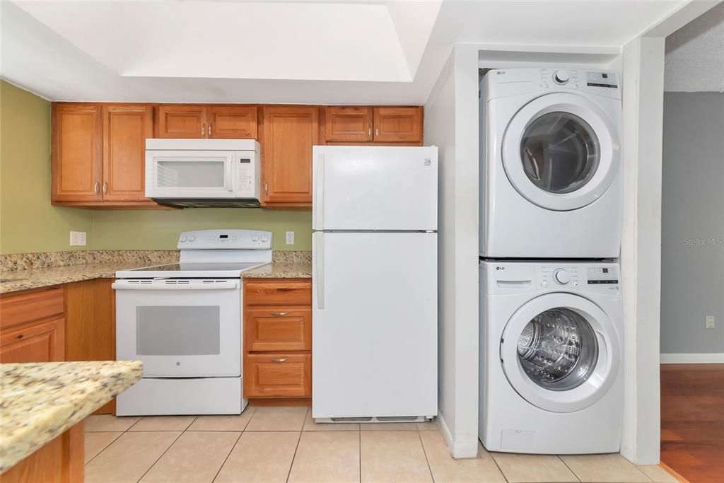 Active With Contract: $139,000 (2 beds, 2 baths, 947 Square Feet)