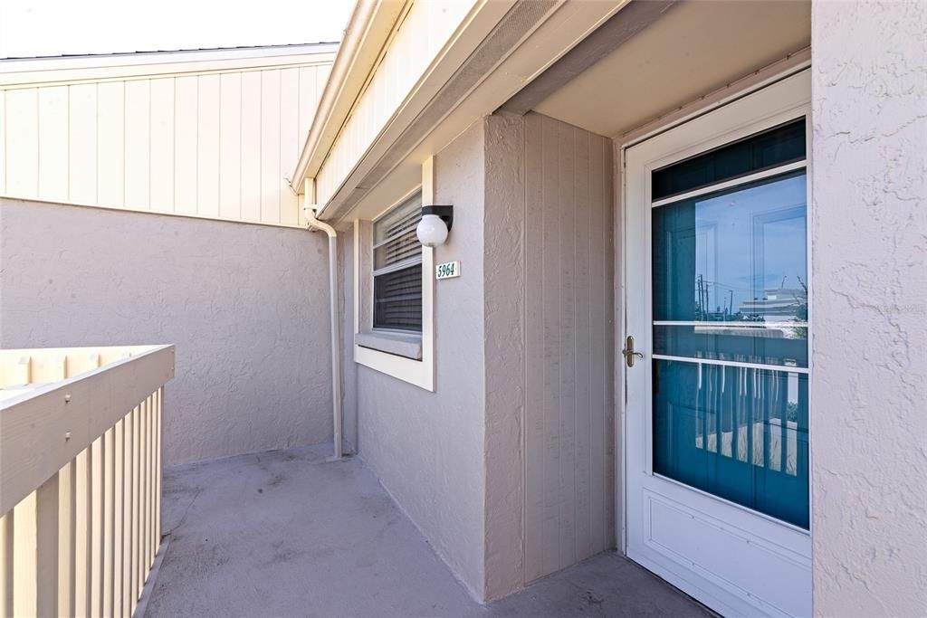 Active With Contract: $139,000 (2 beds, 2 baths, 947 Square Feet)