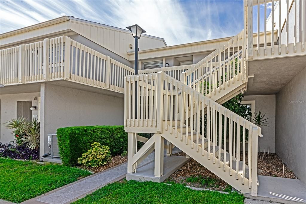 Active With Contract: $139,000 (2 beds, 2 baths, 947 Square Feet)