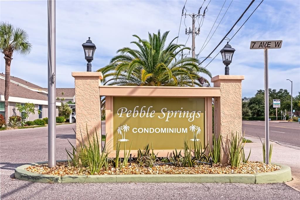 Active With Contract: $139,000 (2 beds, 2 baths, 947 Square Feet)