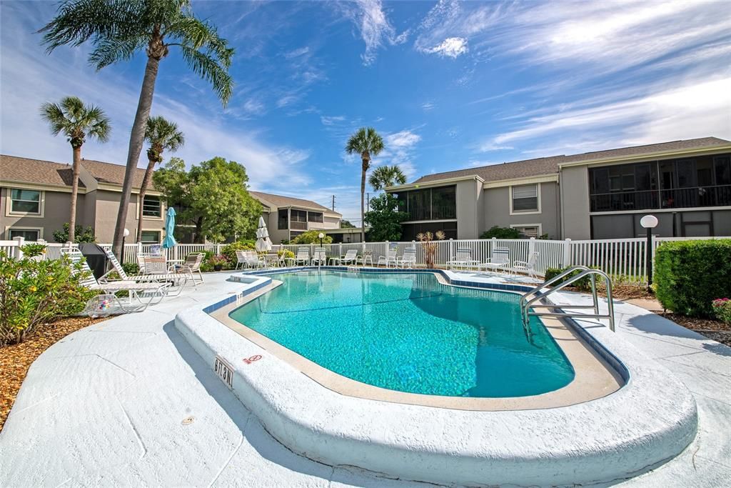 Active With Contract: $139,000 (2 beds, 2 baths, 947 Square Feet)