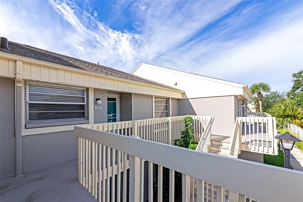 Active With Contract: $139,000 (2 beds, 2 baths, 947 Square Feet)