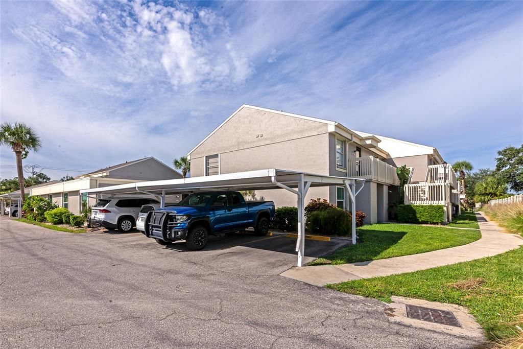 Active With Contract: $139,000 (2 beds, 2 baths, 947 Square Feet)