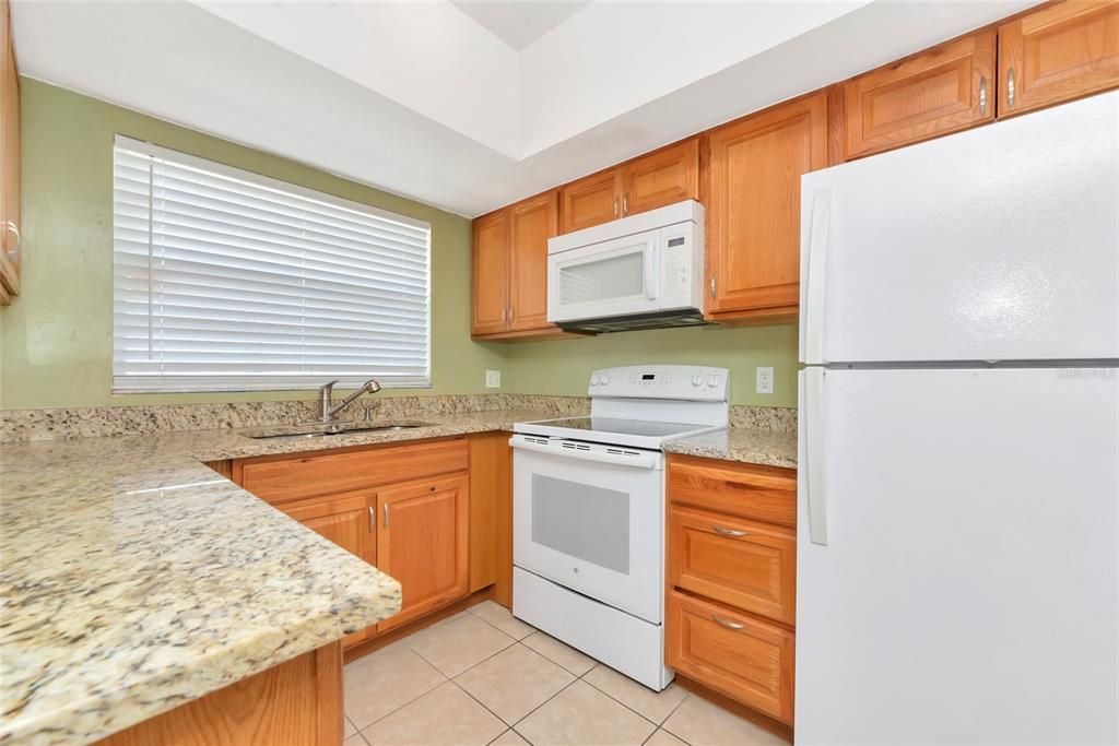 Active With Contract: $139,000 (2 beds, 2 baths, 947 Square Feet)