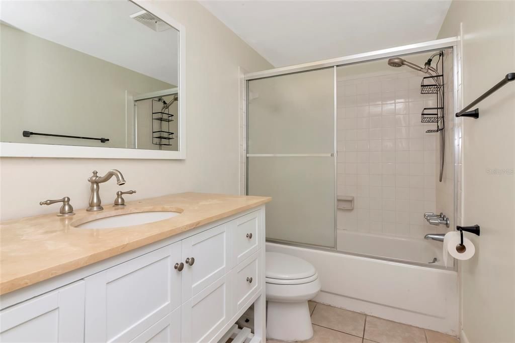 Active With Contract: $139,000 (2 beds, 2 baths, 947 Square Feet)