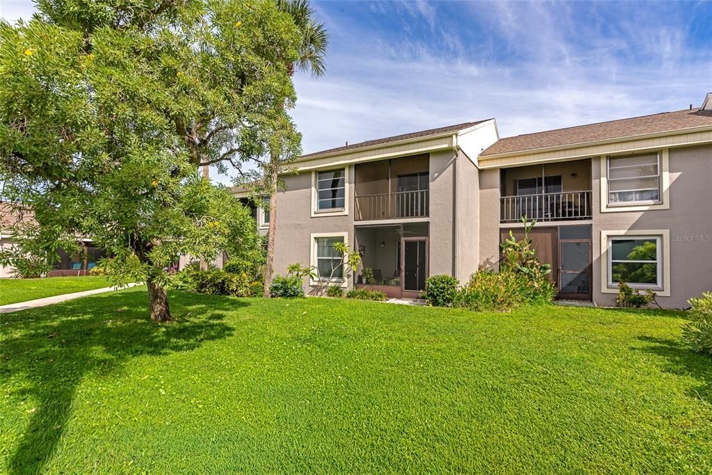 Active With Contract: $139,000 (2 beds, 2 baths, 947 Square Feet)