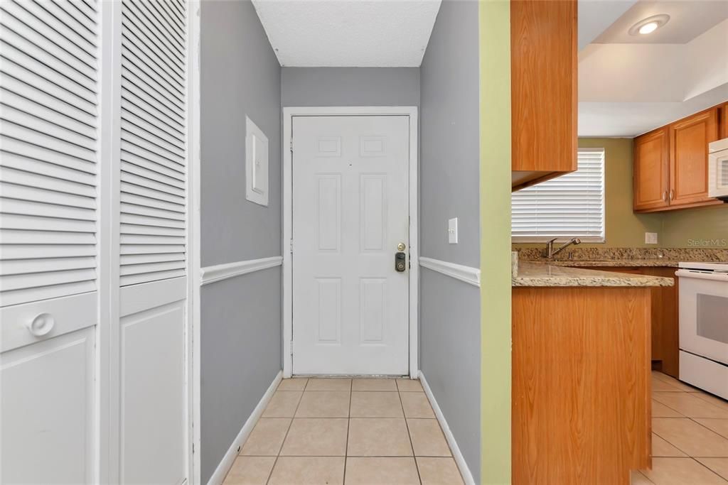 Active With Contract: $139,000 (2 beds, 2 baths, 947 Square Feet)