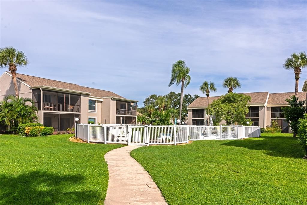 Active With Contract: $139,000 (2 beds, 2 baths, 947 Square Feet)