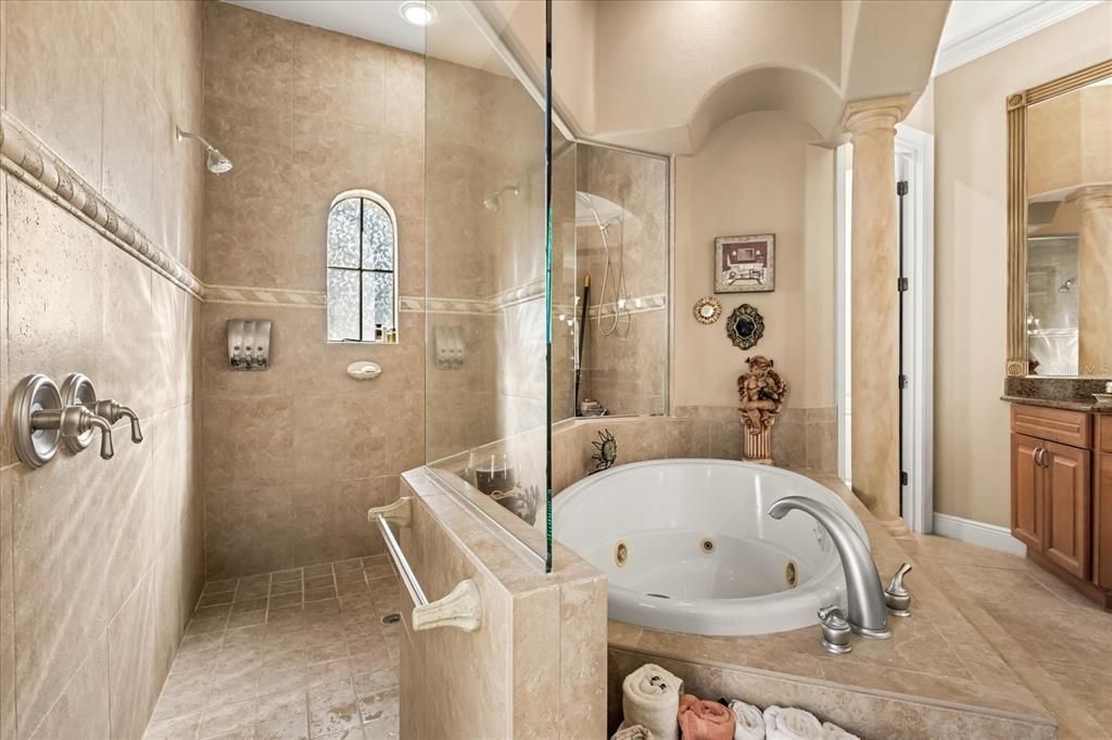 Activo con contrato: $1,225,000 (5 camas, 4 baños, 4175 Pies cuadrados)