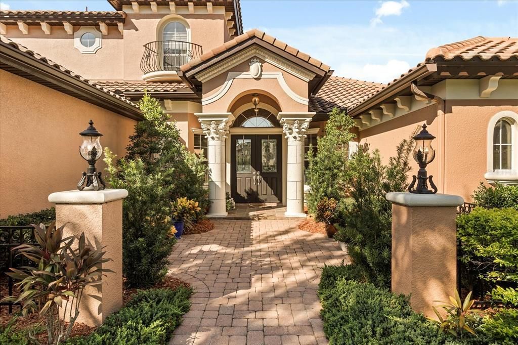 Activo con contrato: $1,225,000 (5 camas, 4 baños, 4175 Pies cuadrados)