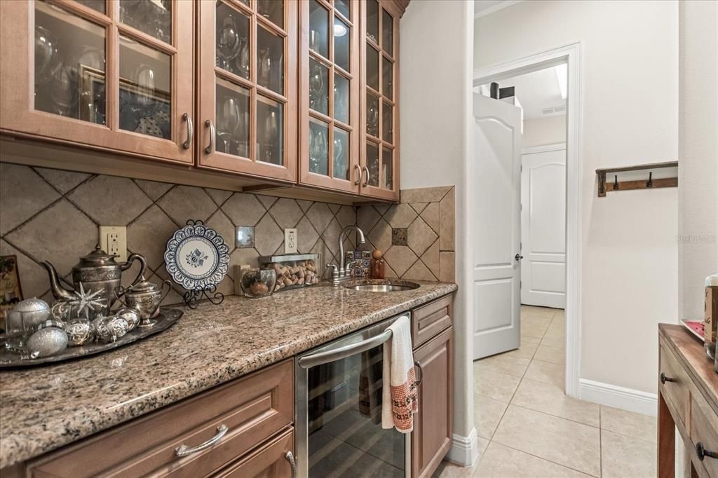 Activo con contrato: $1,225,000 (5 camas, 4 baños, 4175 Pies cuadrados)